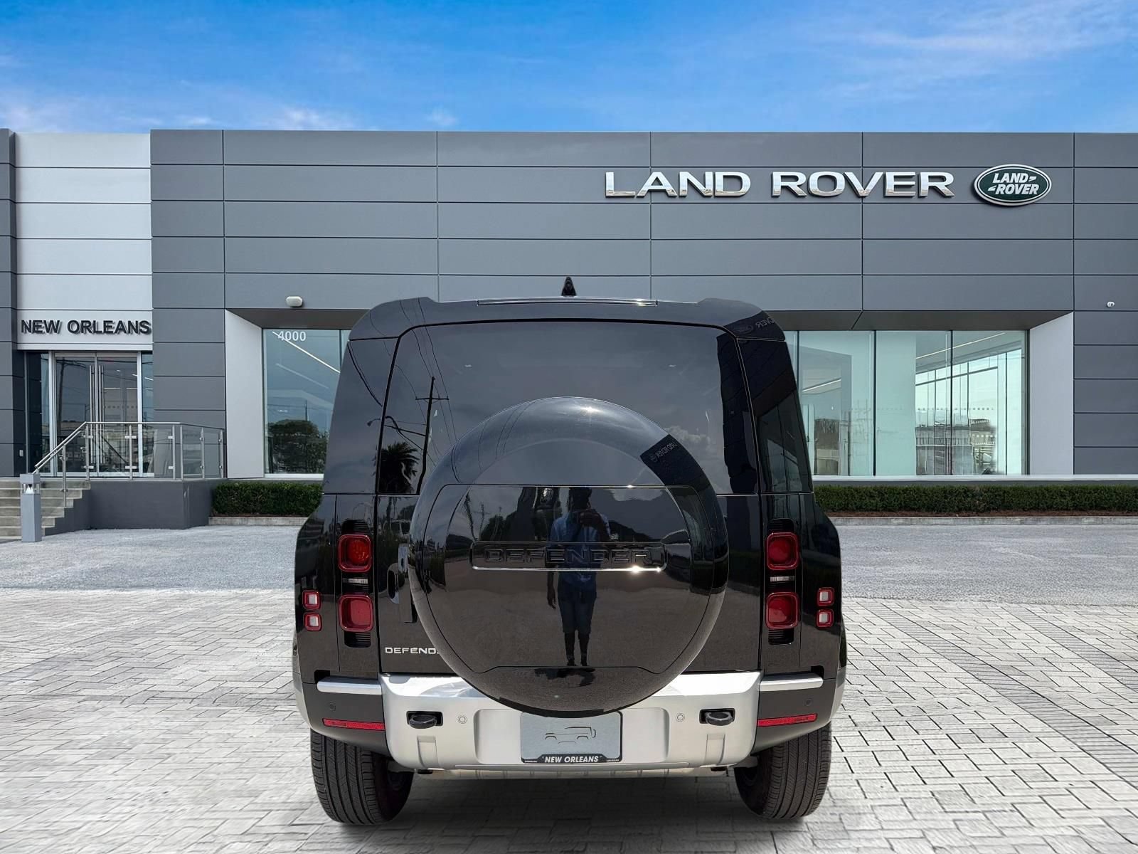 Used 2025 Land Rover Defender 90 S AWD/4WD image 7