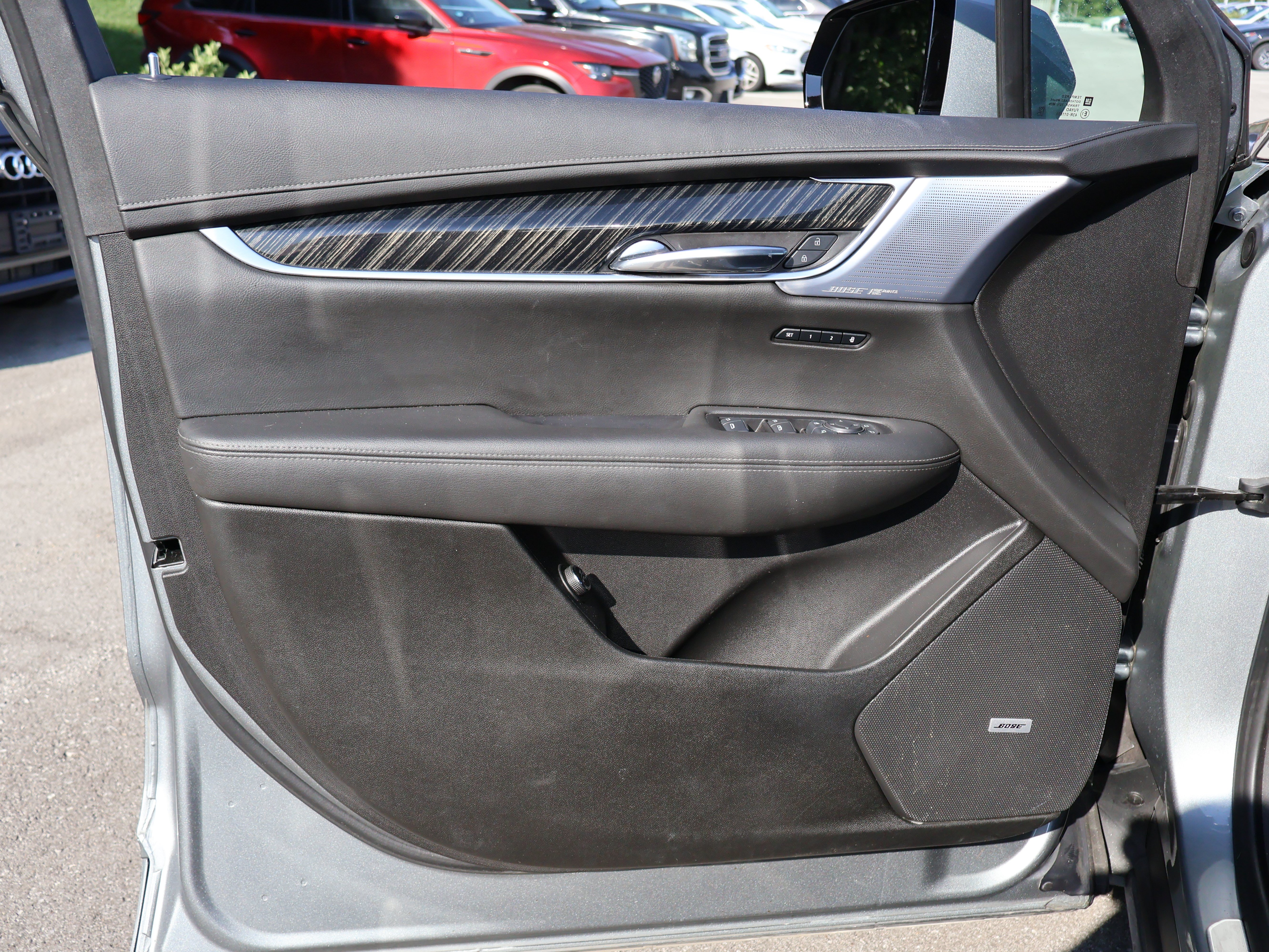 Used 2025 Cadillac XT6 Premium Luxury AWD/4WD image 39