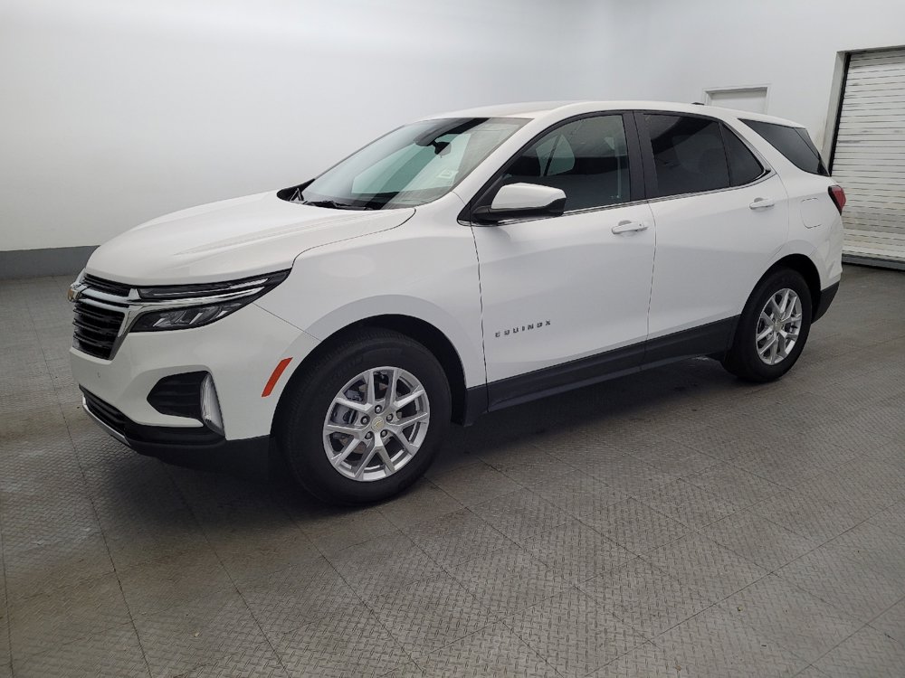 Used 2023 Chevrolet Equinox LT image 2