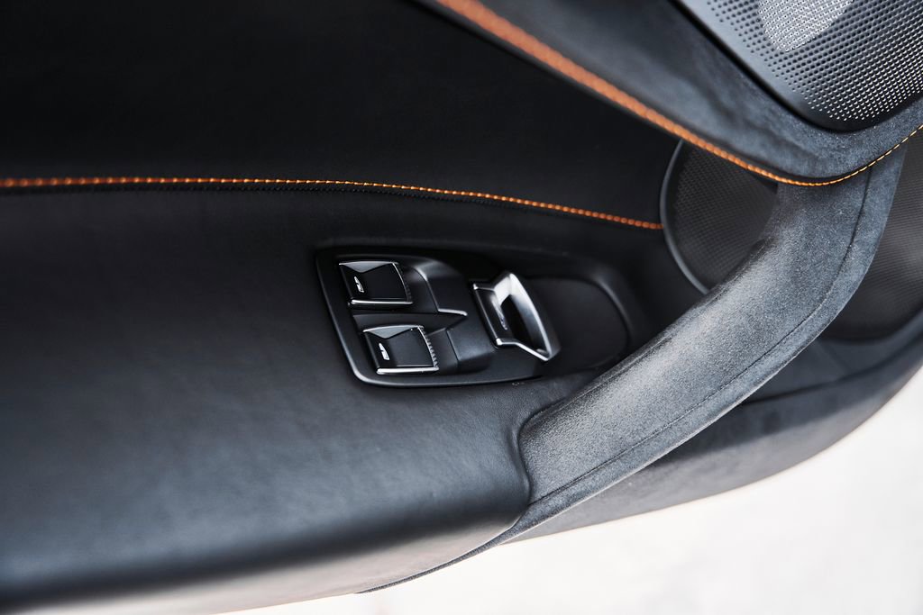 Used 2024 McLaren 750S image 32