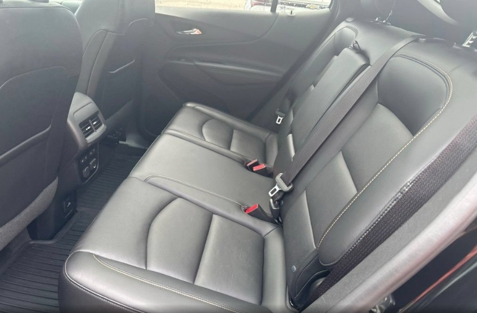 Used 2018 Chevrolet Equinox Premier FWD image 13