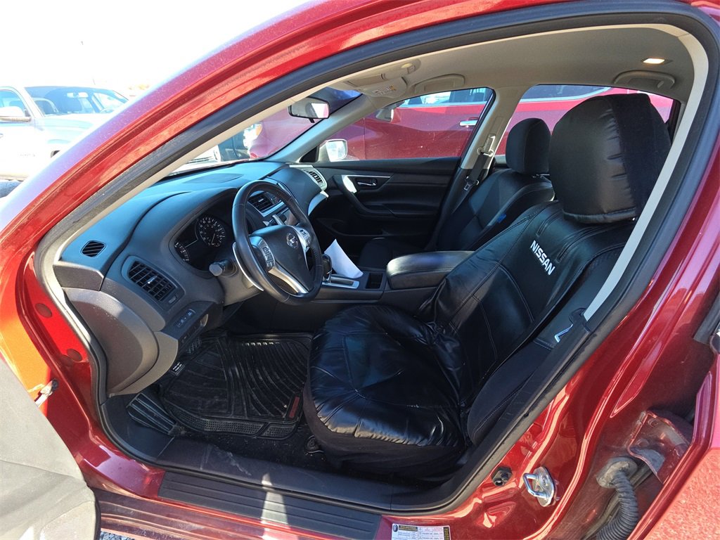 Used 2016 Nissan Altima 2.5 SR w/ Interior Lighting Package image 9