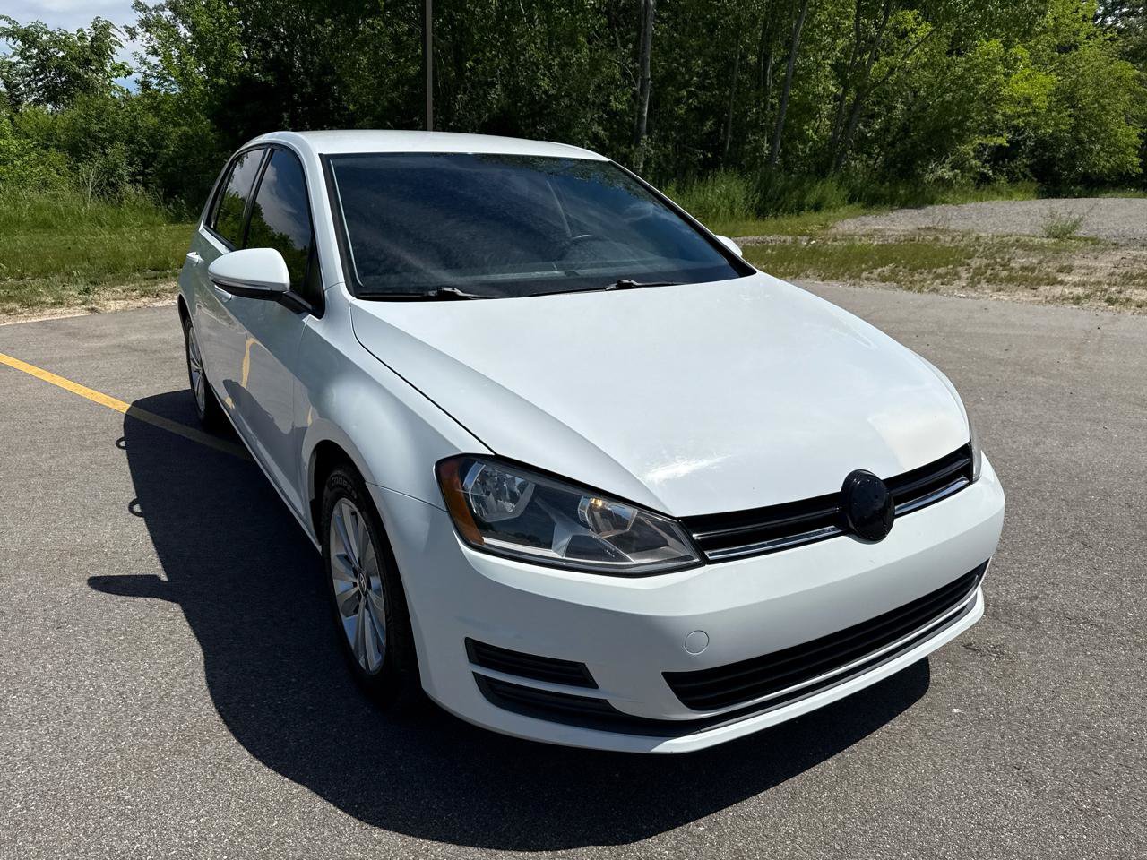 Used 2015 Volkswagen Golf TDI S FWD image 3
