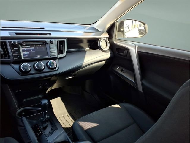 Used 2016 Toyota RAV4 LE AWD/4WD image 17