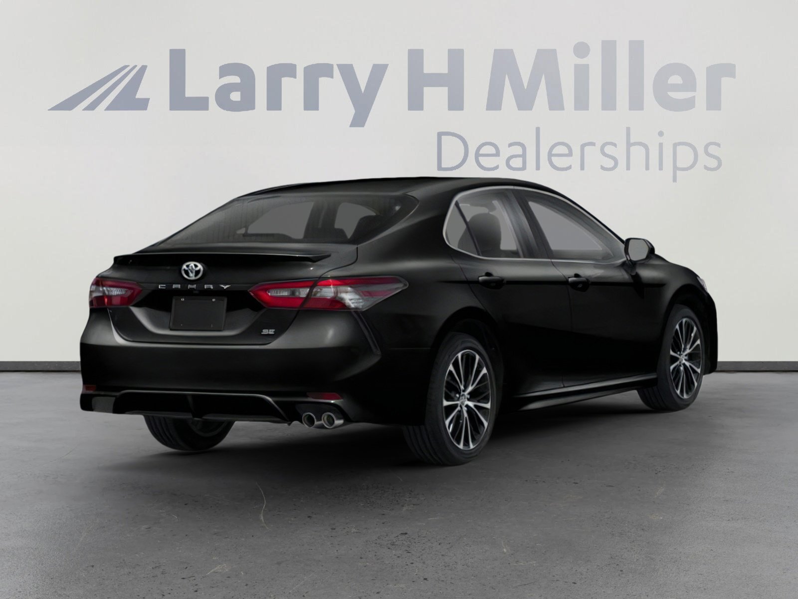 Used 2020 Toyota Camry SE w/ Carpet Mat Package FWD image 2