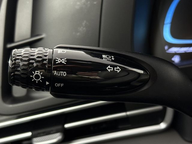 Used 2025 Hyundai Elantra Sport FWD image 31