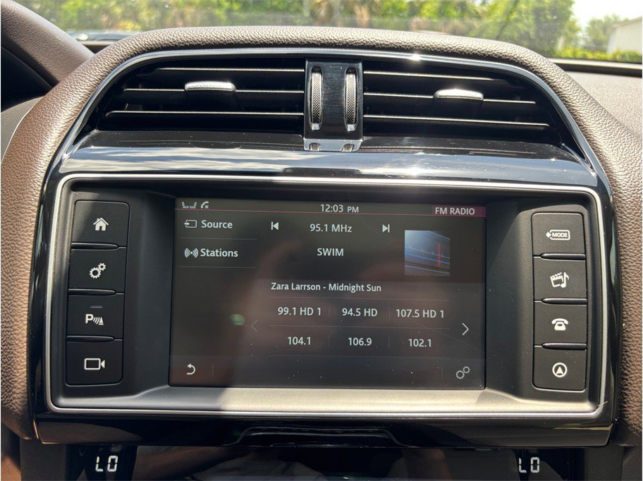 Used 2017 Jaguar F-PACE Prestige AWD/4WD image 32