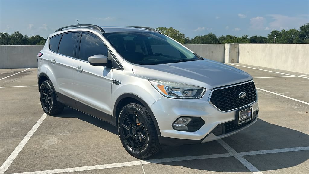 Used 2018 Ford Escape SE w/ SE Sync 3 Package FWD image 14