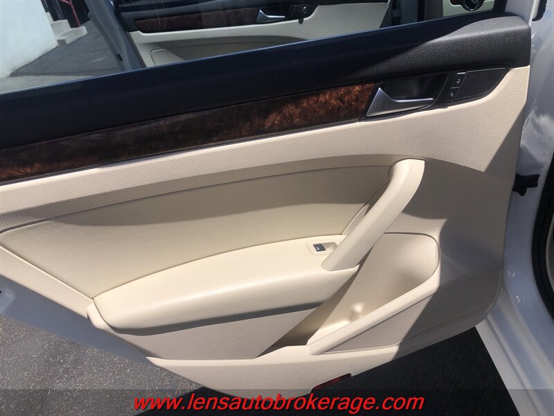 Used 2013 Volkswagen Passat TDI SEL Premium FWD image 17