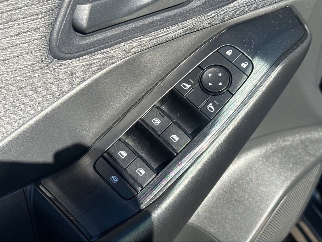 Used 2023 Nissan Rogue S image 21