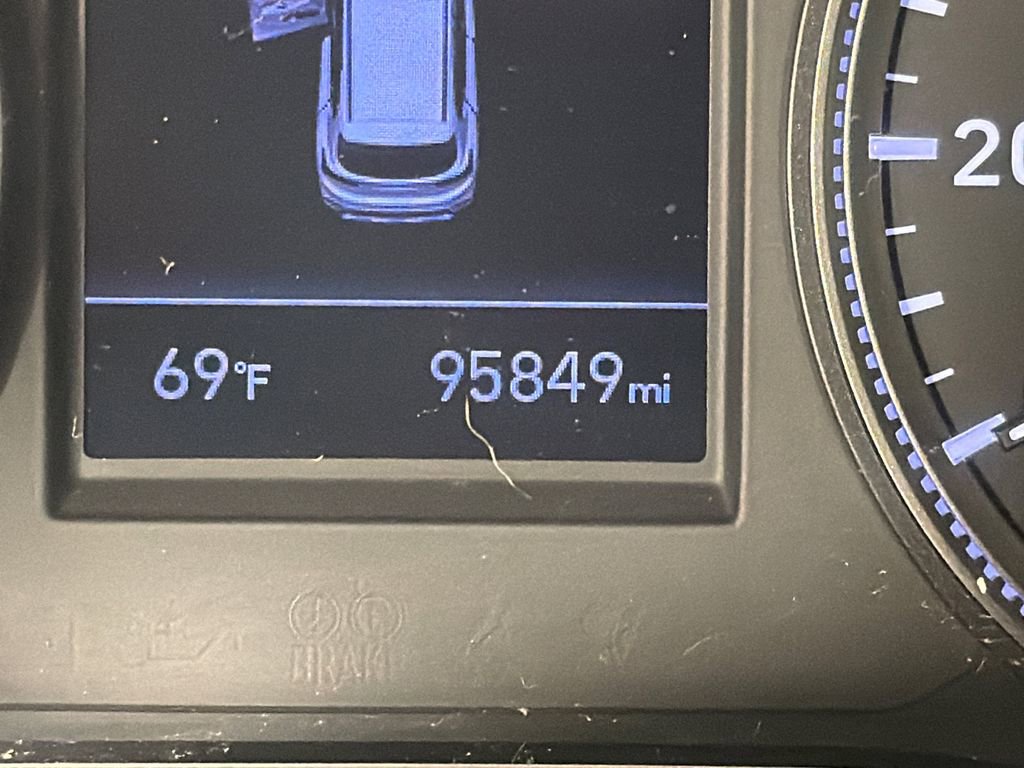 Used 2019 Hyundai Santa Fe SE FWD image 27
