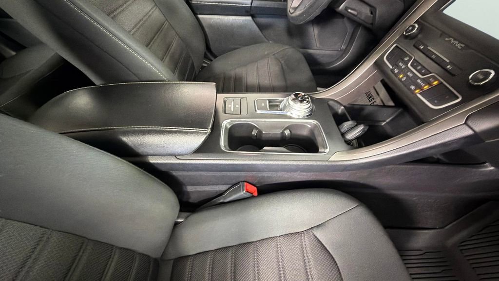 Used 2020 Ford Fusion SE FWD image 35