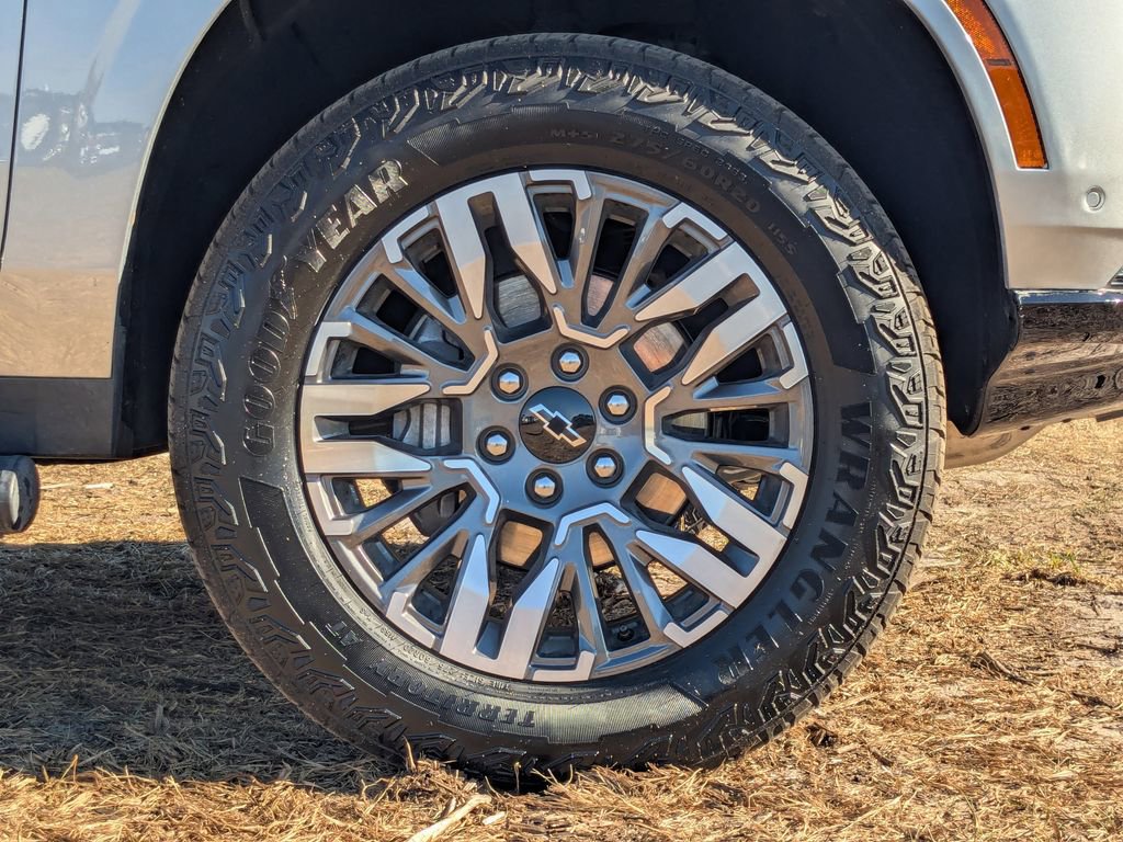 Certified 2025 Chevrolet Suburban Z71 image 10