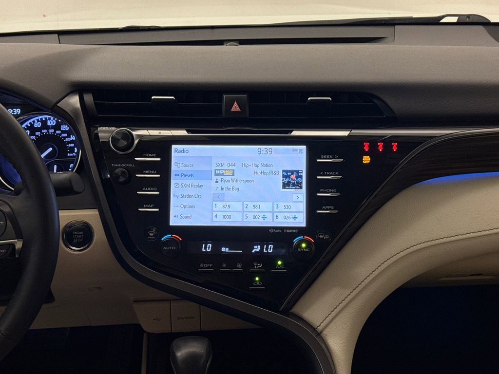 Used 2020 Toyota Camry XLE FWD image 13