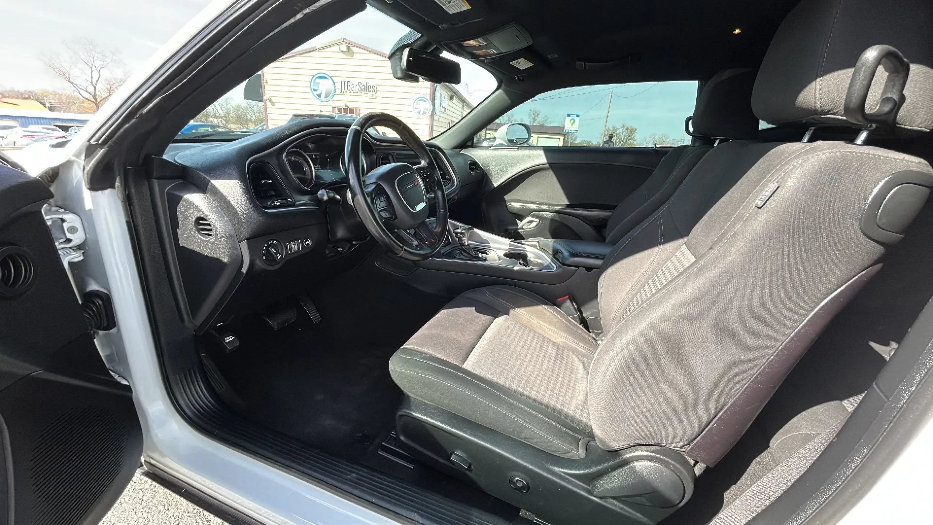 Used 2019 Dodge Challenger SXT w/ Driver Convenience Group RWD image 2