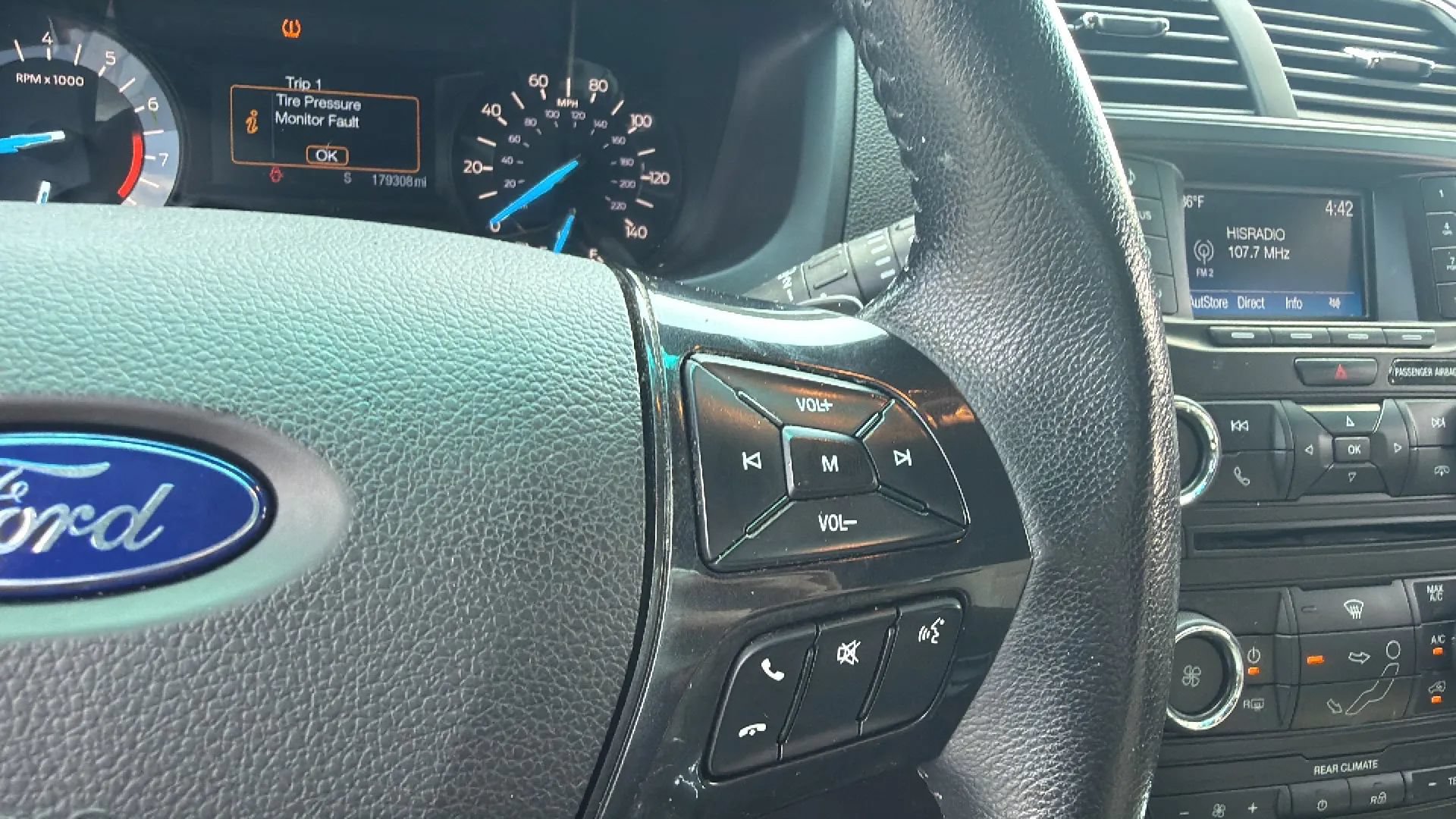 Used 2016 Ford Explorer XLT AWD/4WD image 22