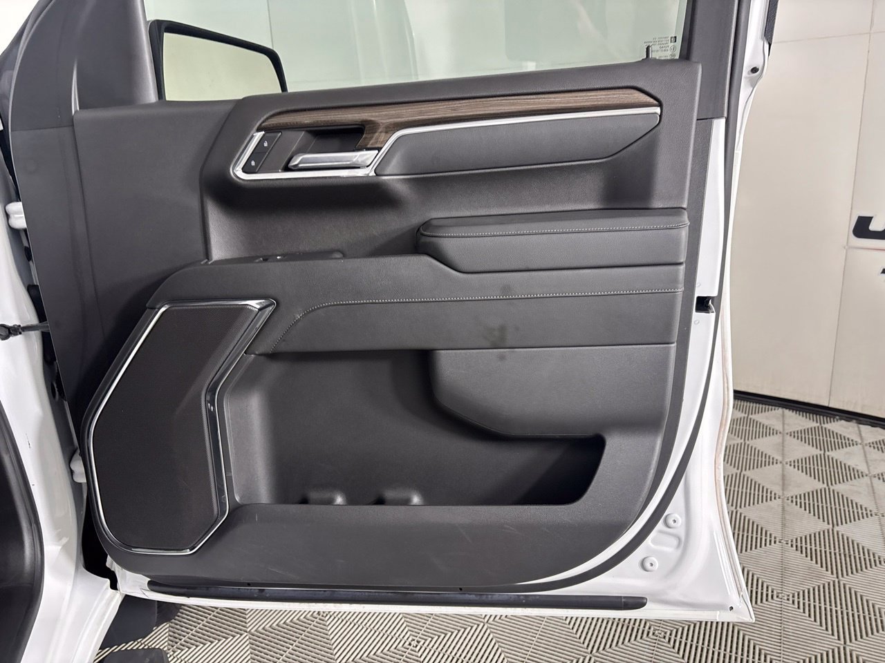 Used 2024 Chevrolet Silverado 1500 LT RWD image 27