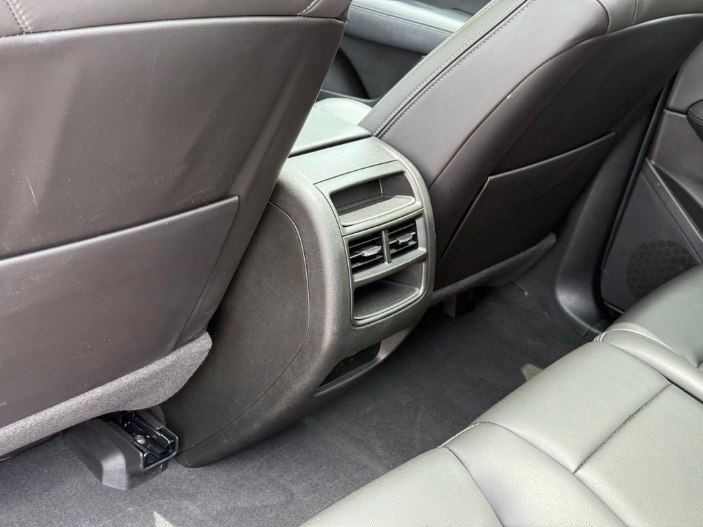 Certified 2025 Cadillac XT5 Premium Luxury w/ LPO, Floor Liner Package AWD/4WD image 22