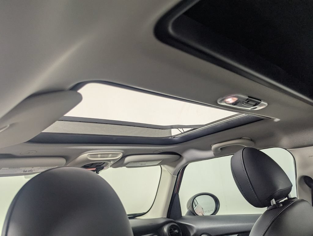 Used 2019 MINI Cooper 4-Door Hardtop FWD image 22