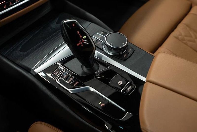 Used 2023 BMW 530i xDrive w/ Convenience Package image 15