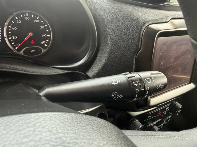 Used 2023 Jeep Renegade Latitude AWD/4WD image 38