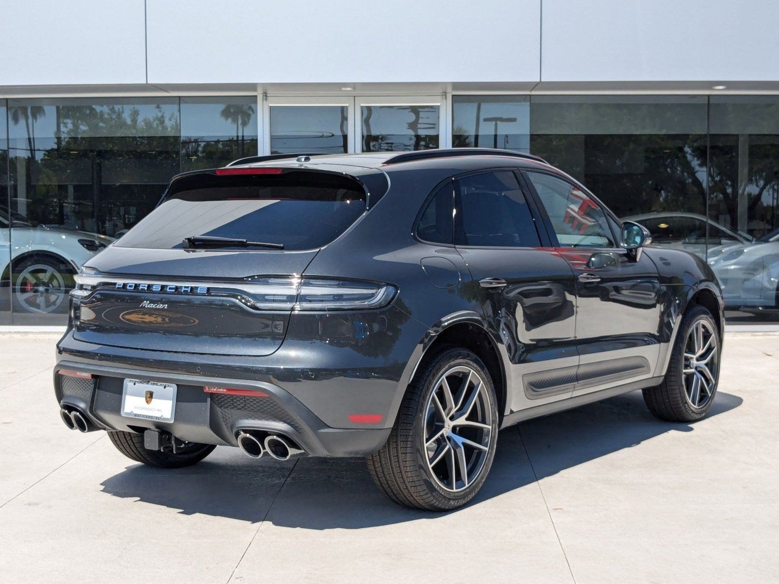 Certified 2025 Porsche Macan image 9