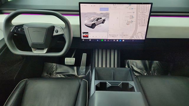 Used 2024 Tesla Cybertruck AWD Crew Cab image 33