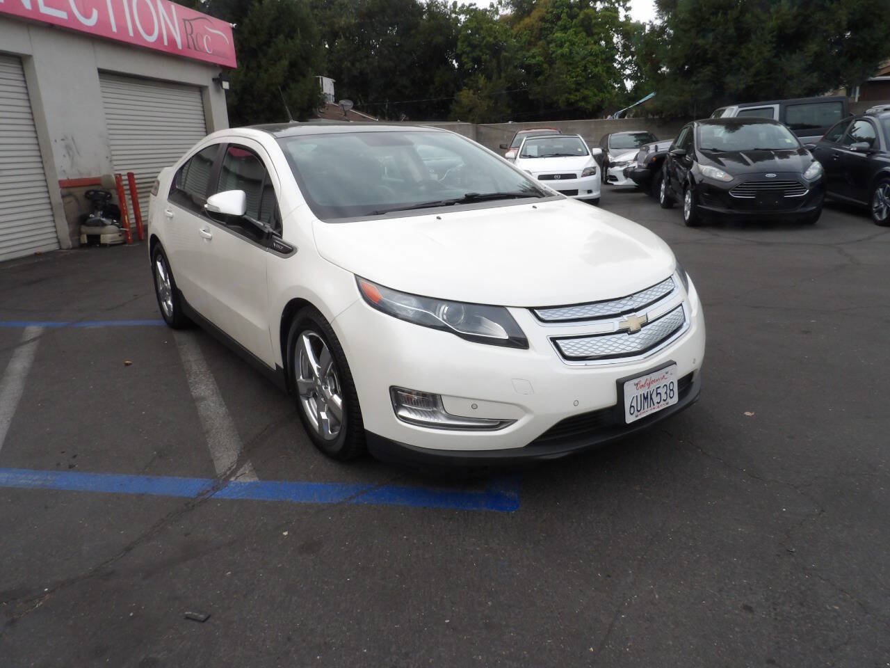 Used 2012 Chevrolet Volt Premium w/ Premium Trim Package FWD image 2