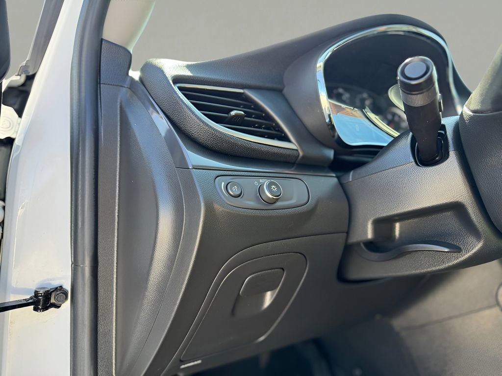 Used 2022 Buick Encore Preferred w/ Safety Package image 27