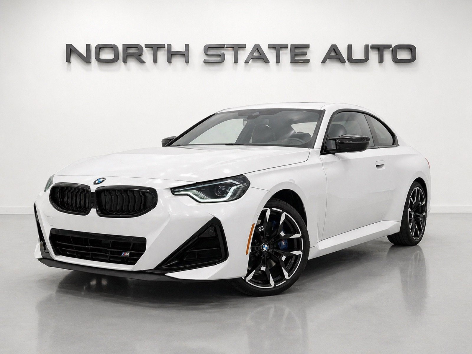 Used 2025 BMW M240i Coupe RWD image 1
