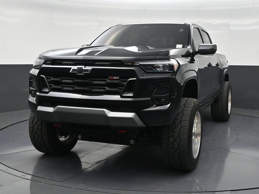 Used 2025 Chevrolet Colorado Z71 AWD/4WD image 8