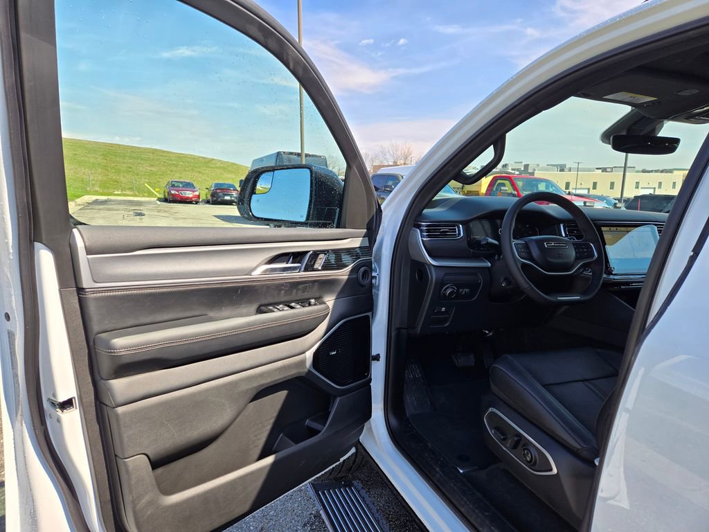 New 2026 Jeep Grand Wagoneer Limited AWD/4WD image 10