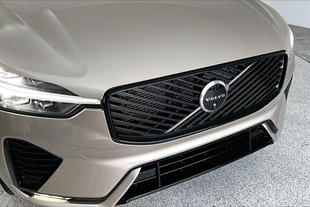 New 2026 Volvo XC60 B5 Plus w/ Protection Package Premier AWD/4WD image 27