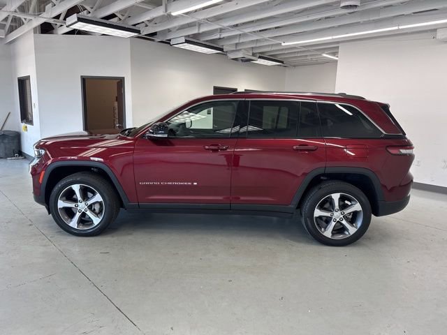 Used 2023 Jeep Grand Cherokee Limited w/ Trailer Tow Prep Group (B) image 6