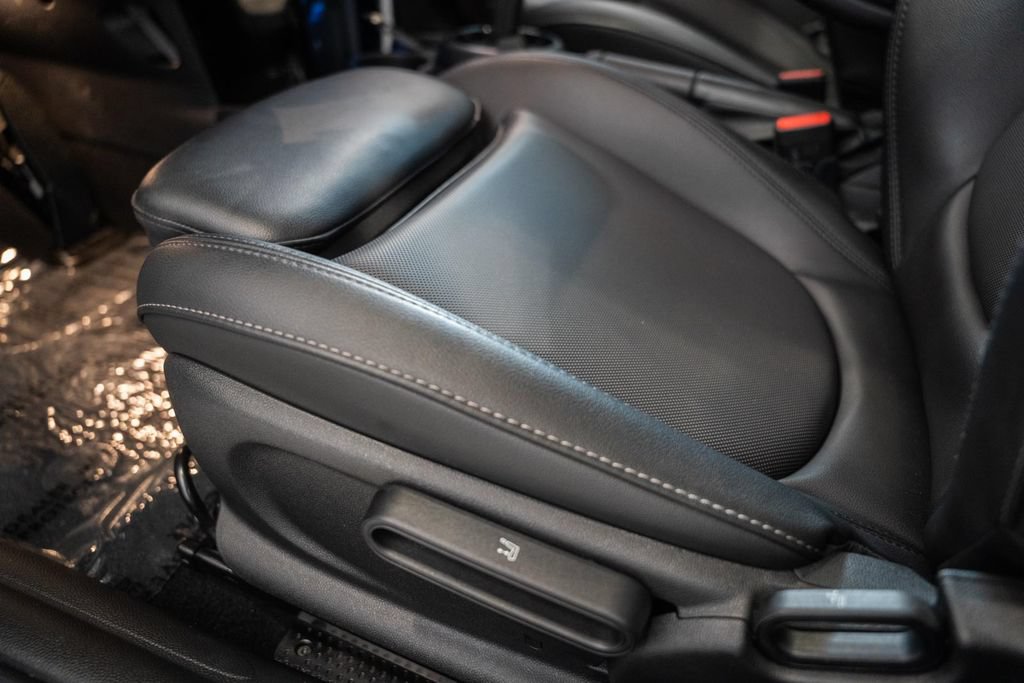 Used 2022 MINI Cooper S w/ Premium Package FWD image 32