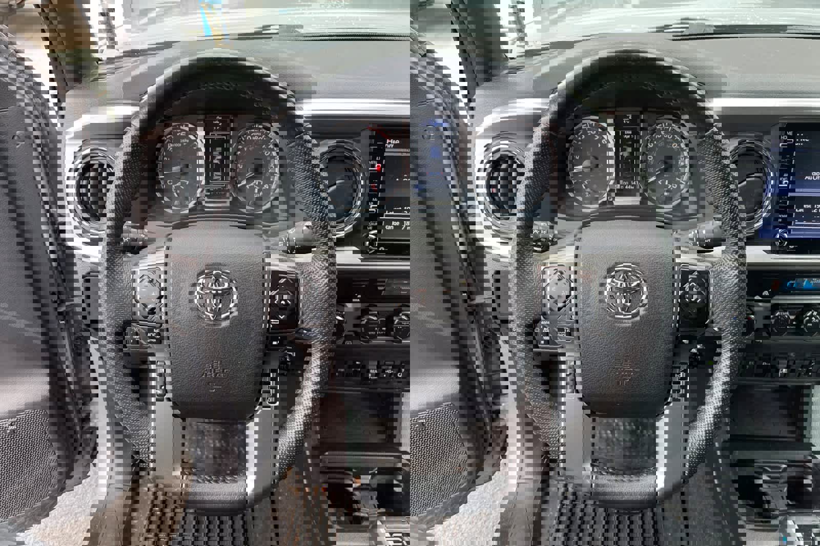 Used 2021 Toyota Tacoma Limited image 12