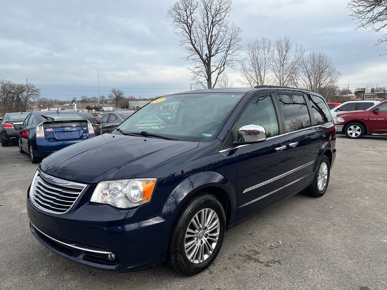 Used 2015 Chrysler Town & Country Touring-L w/ Driver Convenience Group