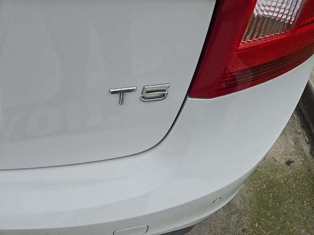 Used 2018 Volvo S60 T5 Dynamic w/ Vision Package FWD image 6