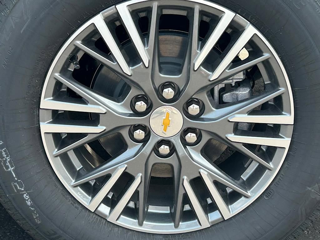 New 2025 Chevrolet Traverse LT w/ Driver Confidence Package image 25