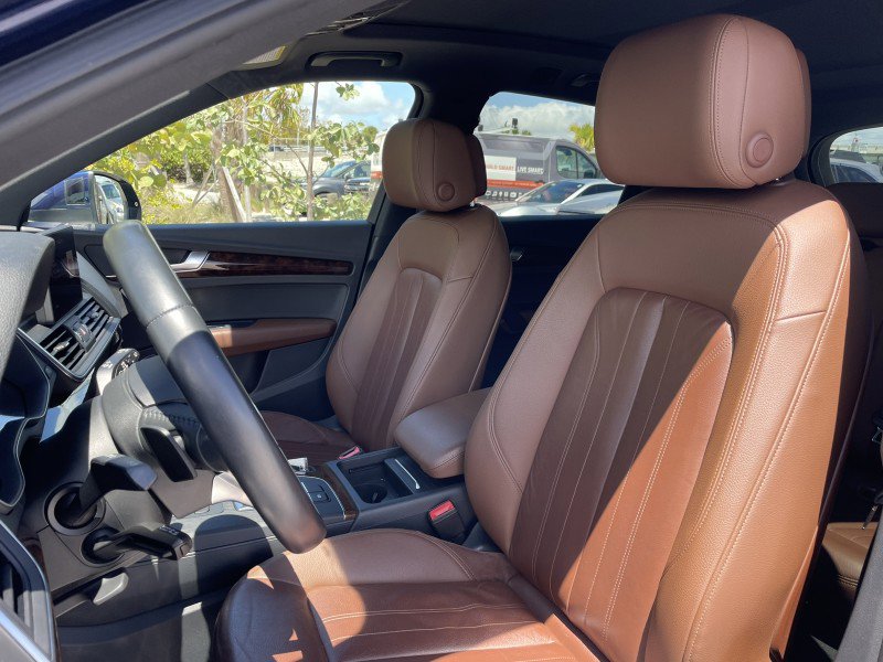 Used 2020 Audi Q5 2.0T Premium w/ Convenience Package image 2