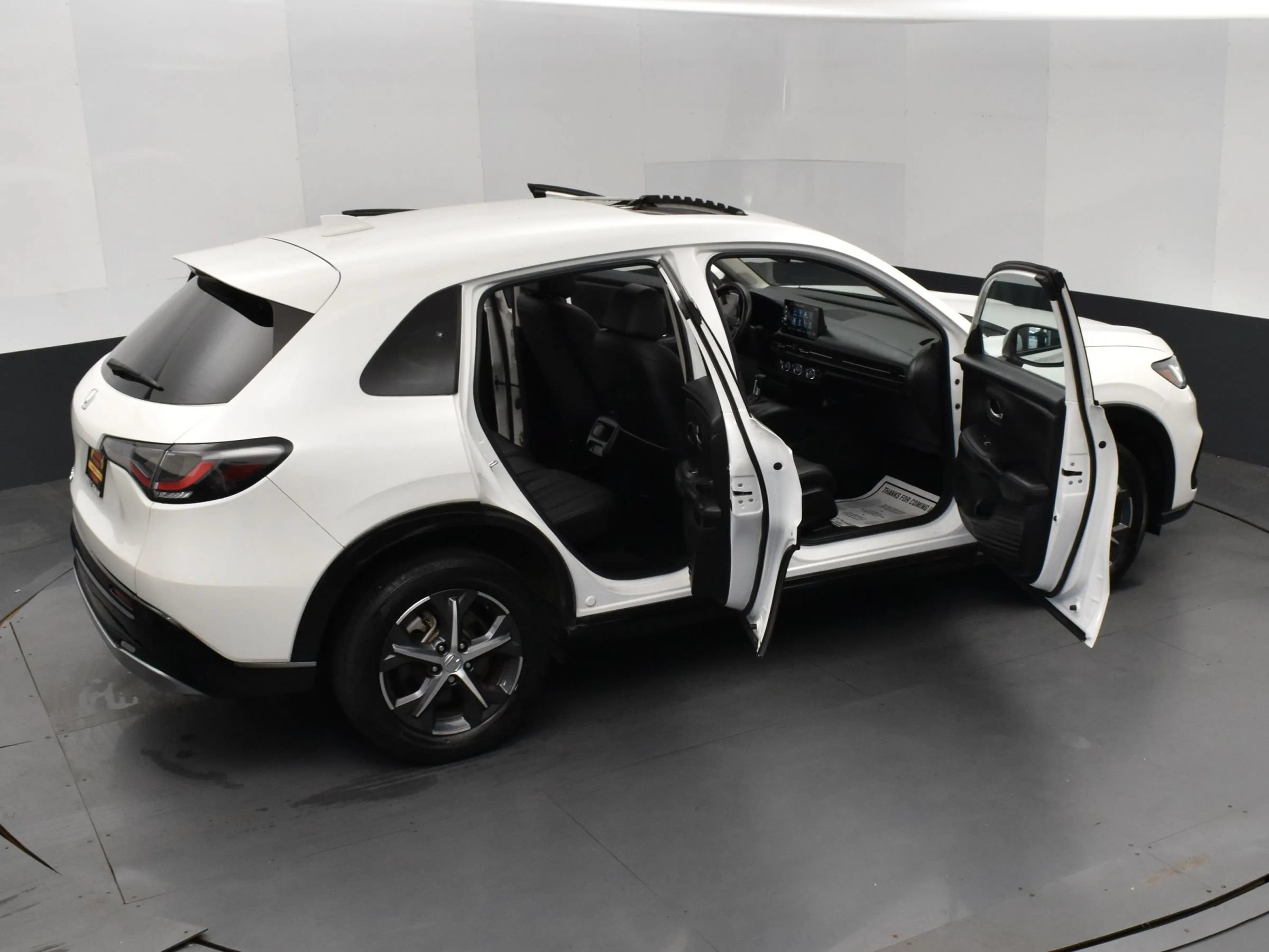 Used 2023 Honda HR-V EX-L image 6