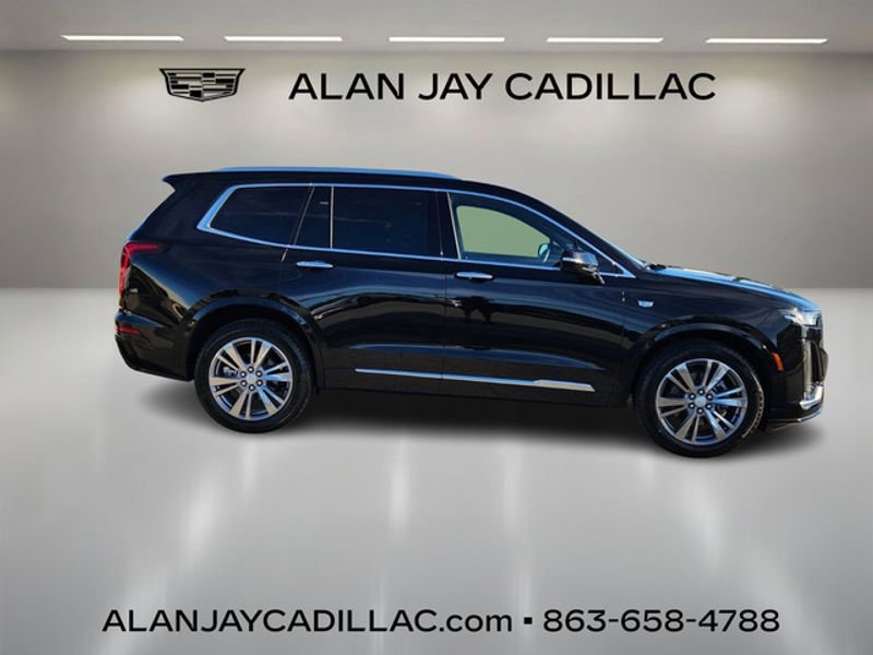 Used 2025 Cadillac XT6 Premium Luxury image 6
