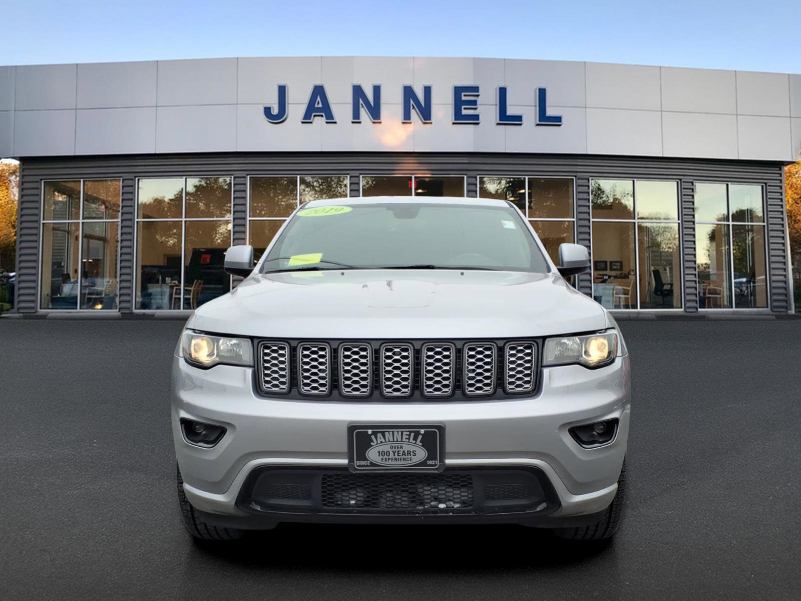 Used 2019 Jeep Grand Cherokee Altitude image 2