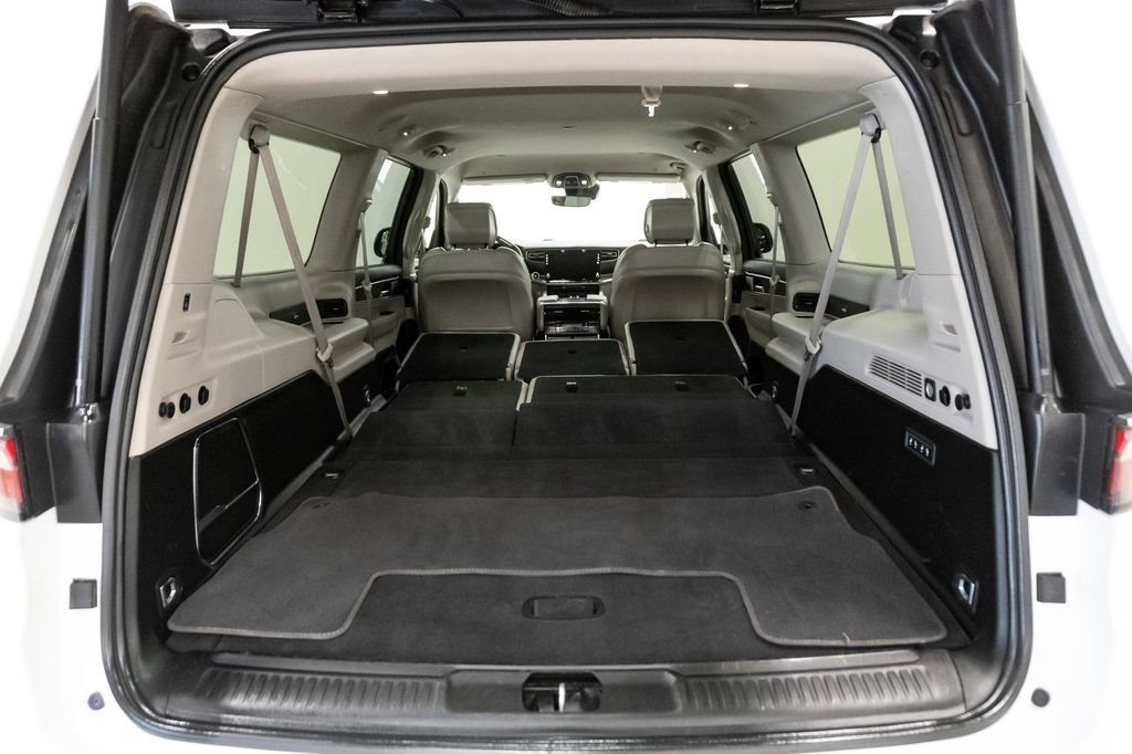 Certified 2024 Jeep Wagoneer L Series II w/ Flexible Seating Group AWD/4WD image 35