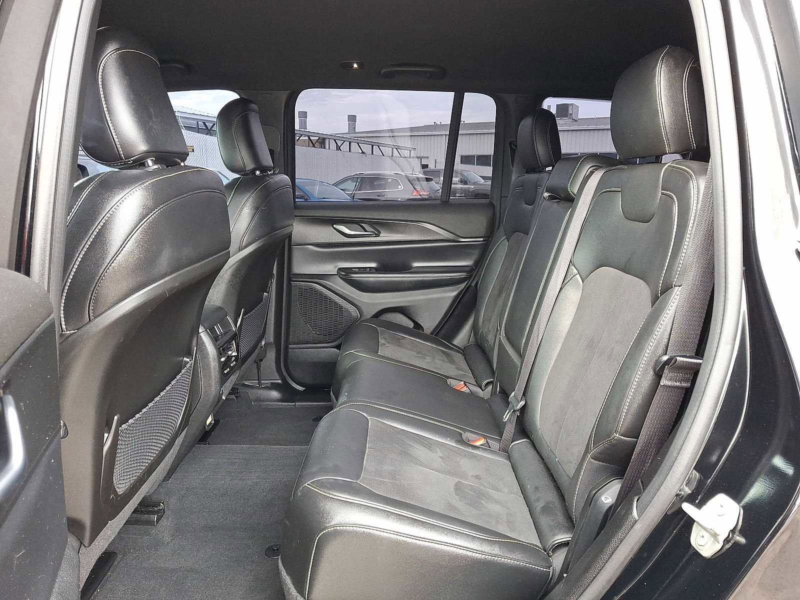 Used 2024 Jeep Grand Cherokee Altitude image 29