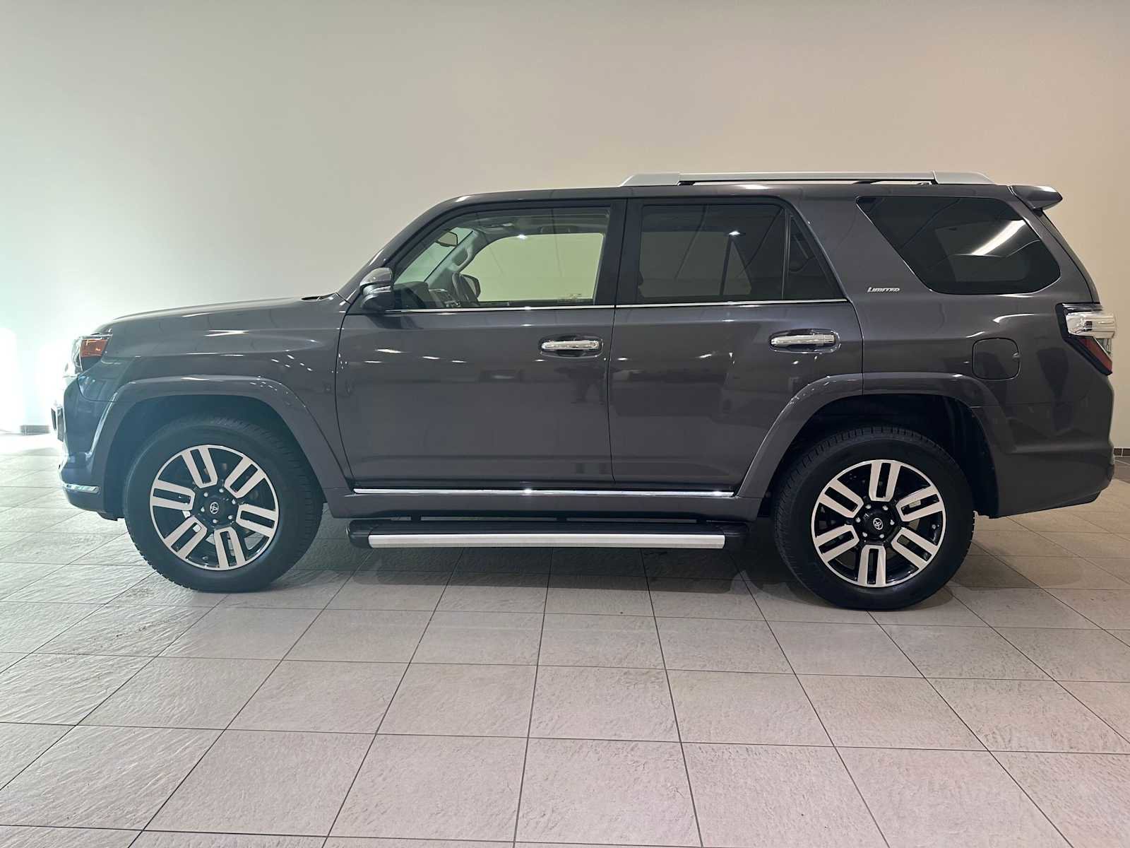 Used 2018 Toyota 4Runner Limited image 3