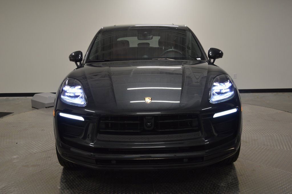 Certified 2025 Porsche Macan image 10