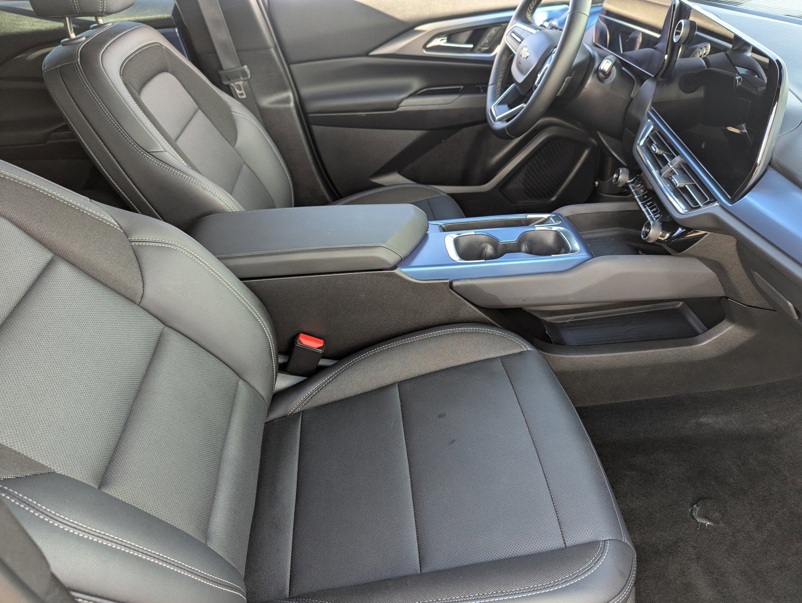 Certified 2025 Chevrolet Equinox EV LT w/ Convenience Package image 13