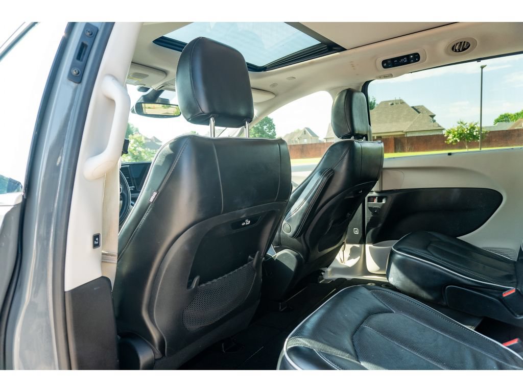 Used 2022 Chrysler Pacifica Limited FWD image 14