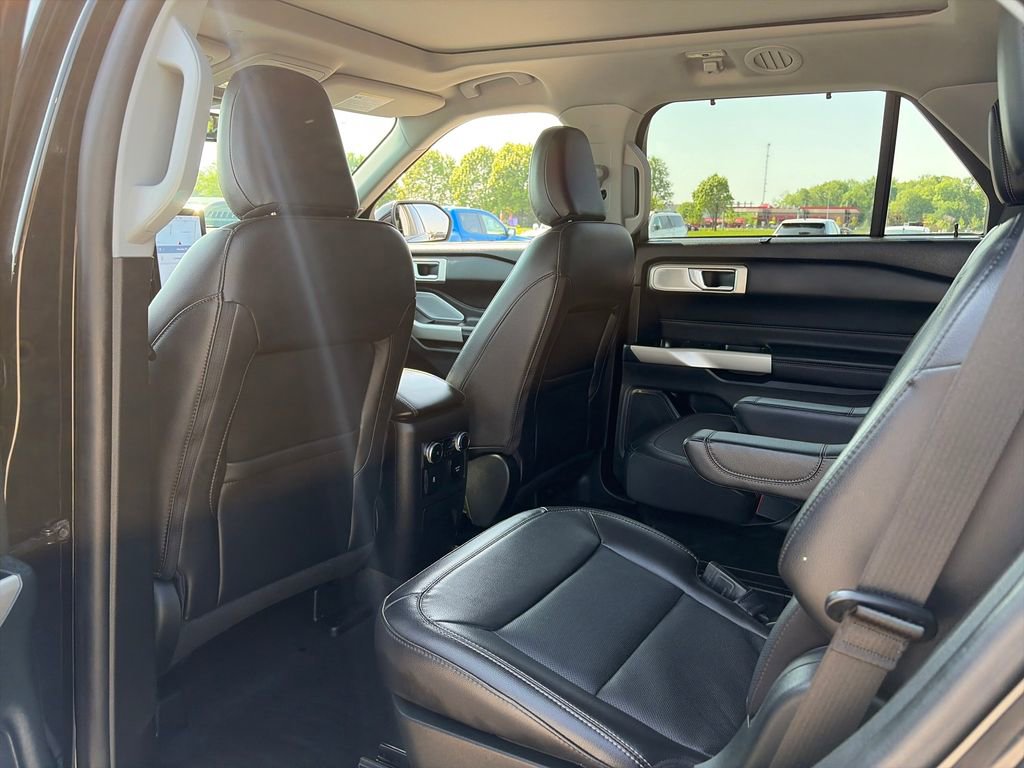 Used 2023 Ford Explorer Limited w/ Limited Technology Package AWD/4WD image 32